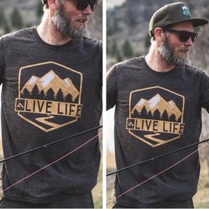 NWT Men’s Premium Live Life Mountain tee